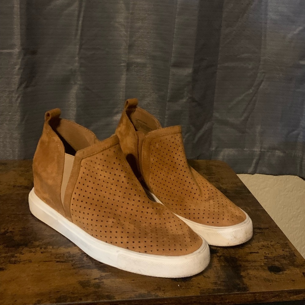 Tan sneaker wedges. Steven by Steve Madden. Clark perforated style
